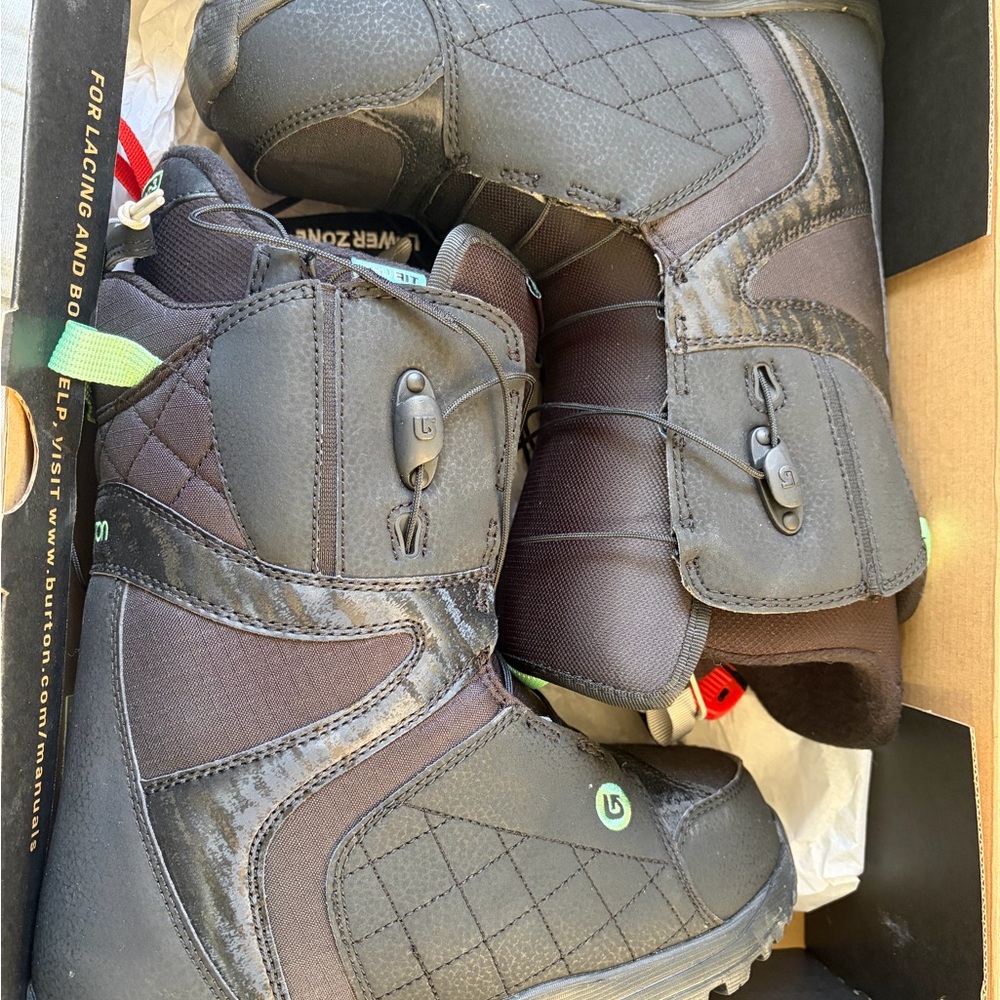 Women’s 7.5 Burton Mint - Black and Green Snowboard Boots